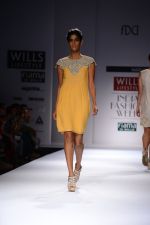 Model walk the ramp for Manish Gupta Show on wills day 2 on 9th Oct 2014